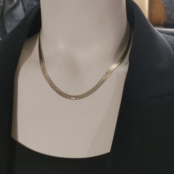 Vintage Gold Tone Diamond Cut Herringbone Necklace Lobster Clasp 16 inches - Picture 2 of 10